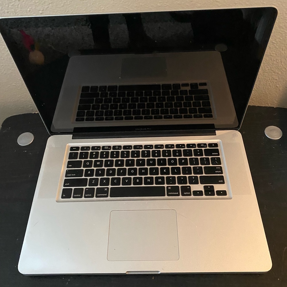 2010 MacBook Pro Computer - Picture 4 of 7